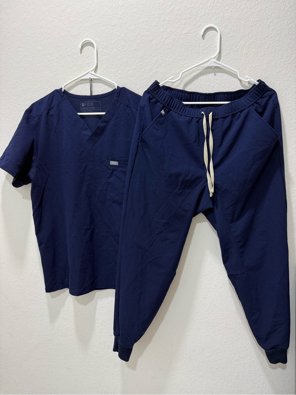 FIGS Men Joggers Srub Set